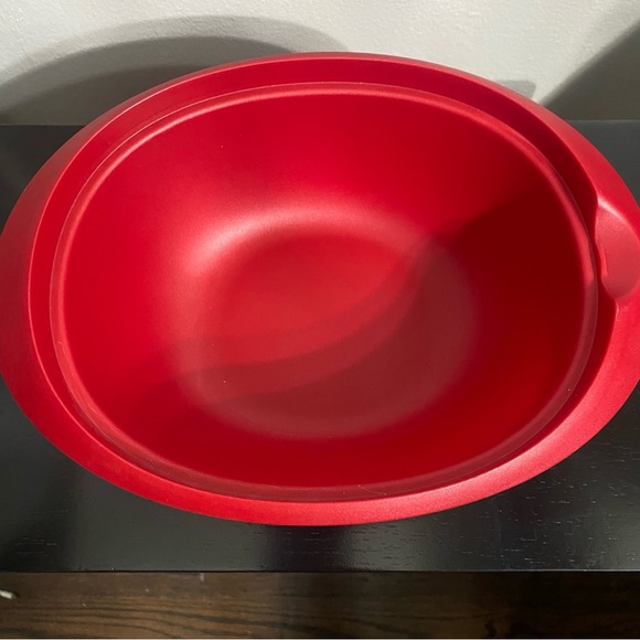 TUPPERWARE Essentials Passion Red SOUP SERVER W/LADLE + Lid 7 1/2 Cup Bowl - Picture 4 of 12